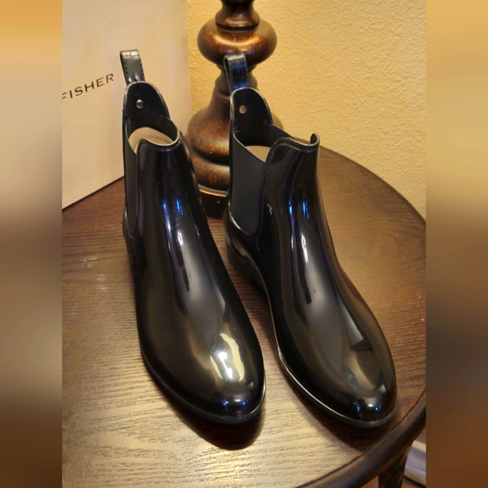 Marc Fisher Boots Black color size 7